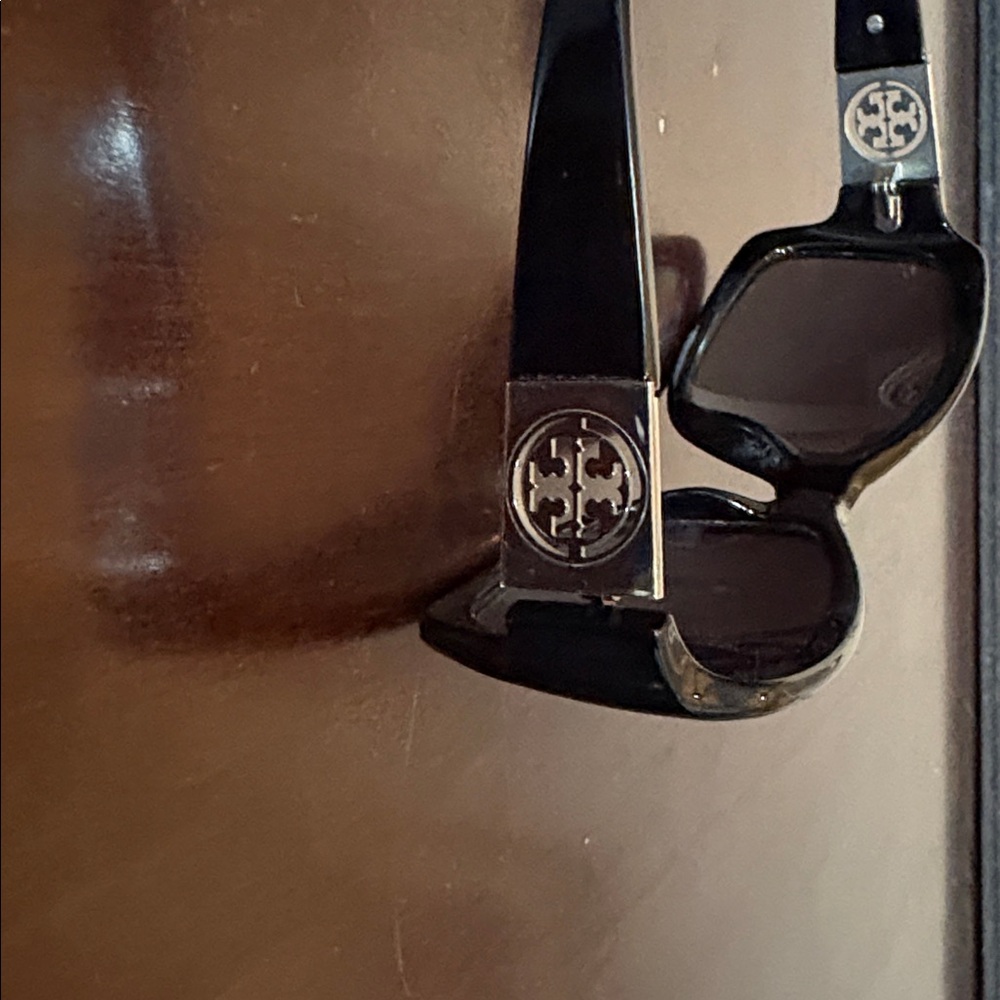 Black Womens Burberry Sunglasses - Picture 5 of 5